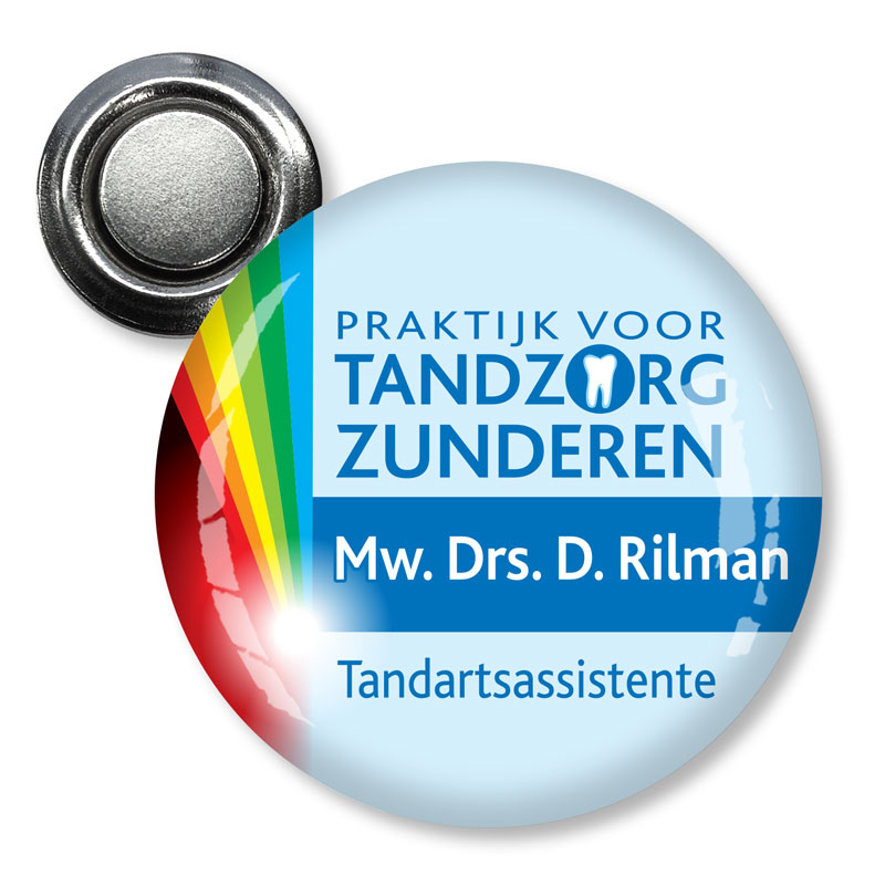Runde Namensschild mit 1‑stufigem Dominglabel
